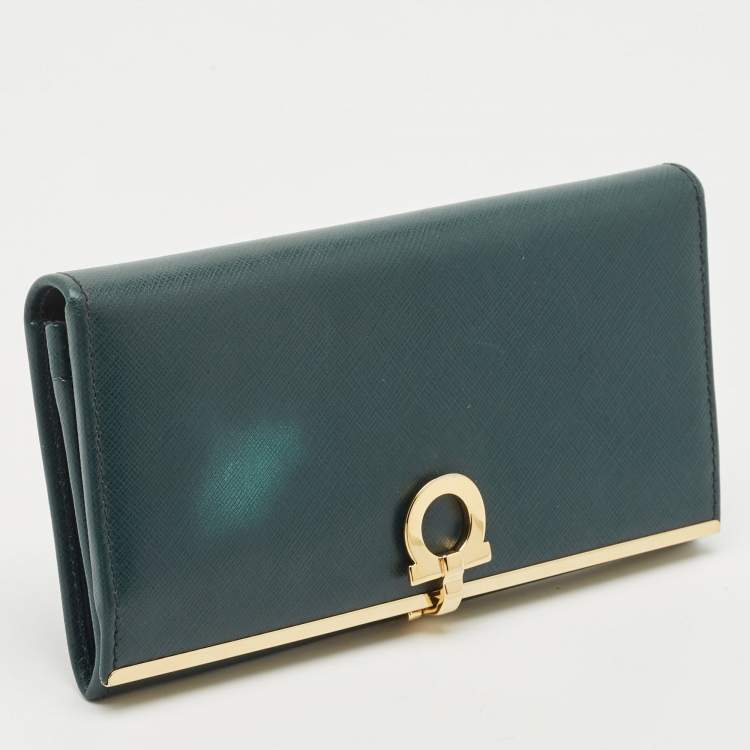 Pre Owned Salvatore Ferragamo Green Leather Gancio Clasp Continental Wallet
