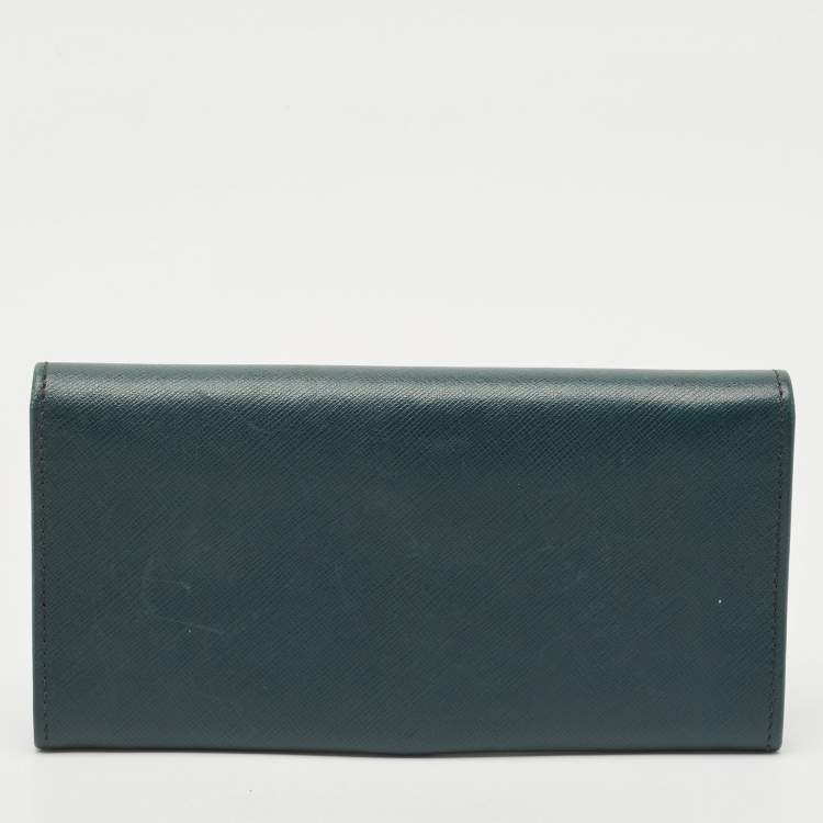 Pre Owned Salvatore Ferragamo Green Leather Gancio Clasp Continental Wallet