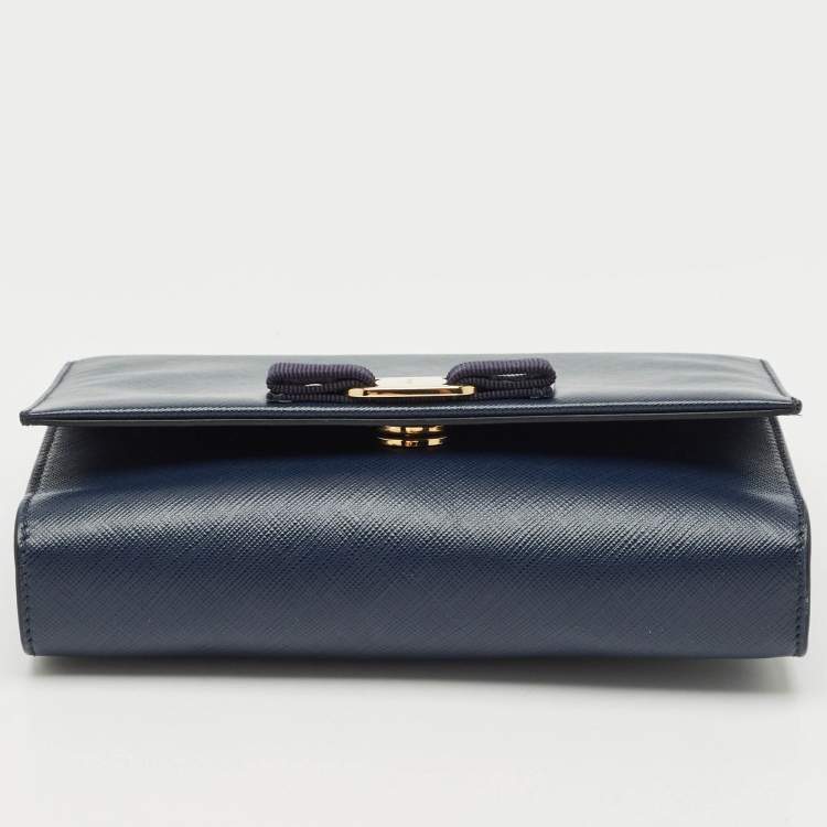 Pre Owned Salvatore Ferragamo Navy Blue Leather Vara Bow Chain Clutch
