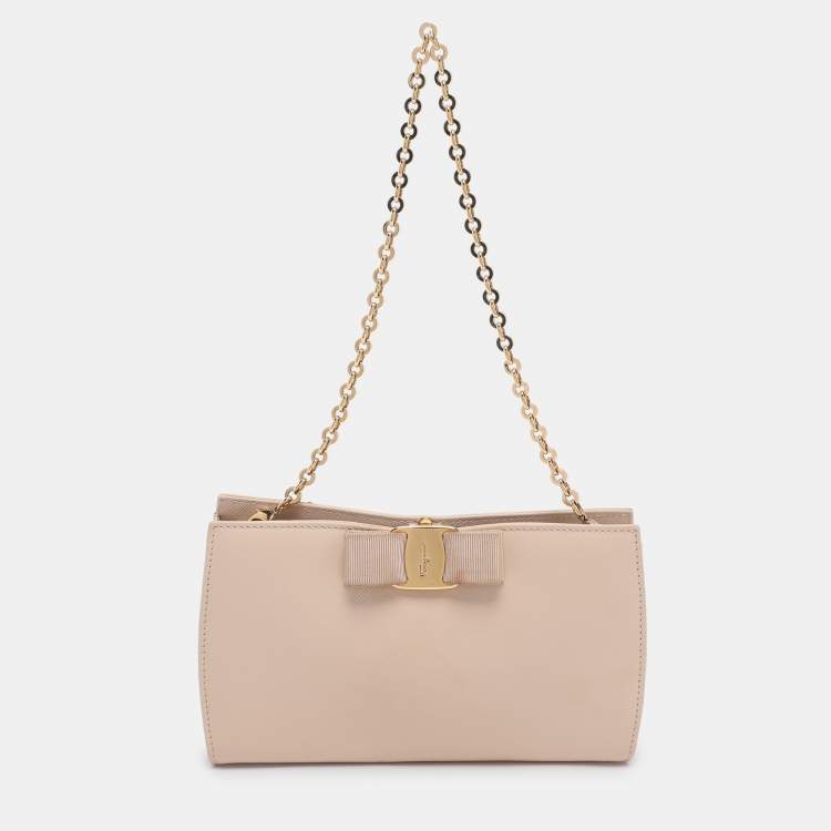 Pre Owned Salvatore Ferragamo Beige Leather Vera Piuma Chain Clutch