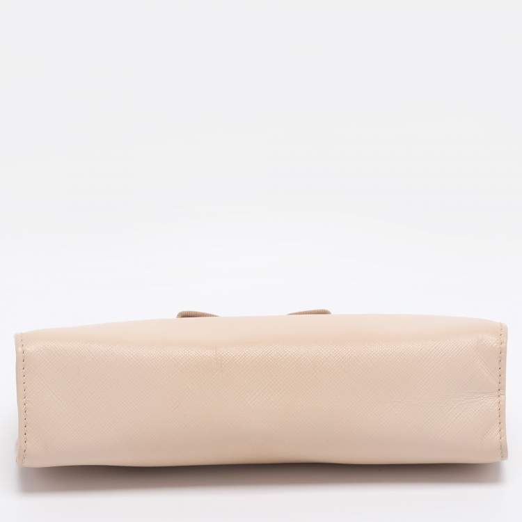 Pre Owned Salvatore Ferragamo Beige Leather Vera Piuma Chain Clutch