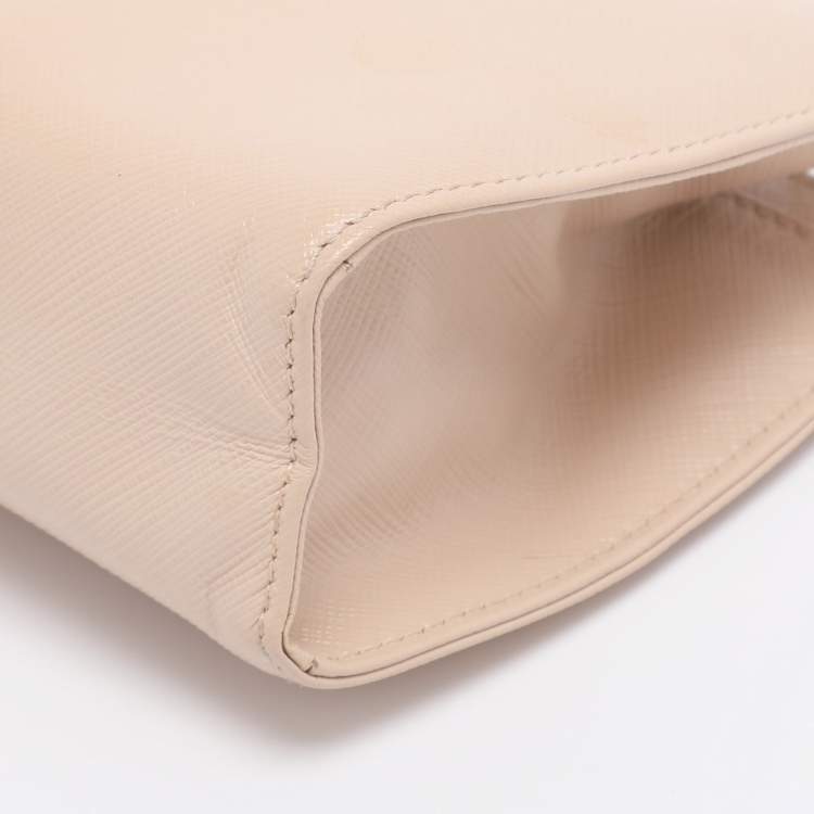 Pre Owned Salvatore Ferragamo Beige Leather Vera Piuma Chain Clutch