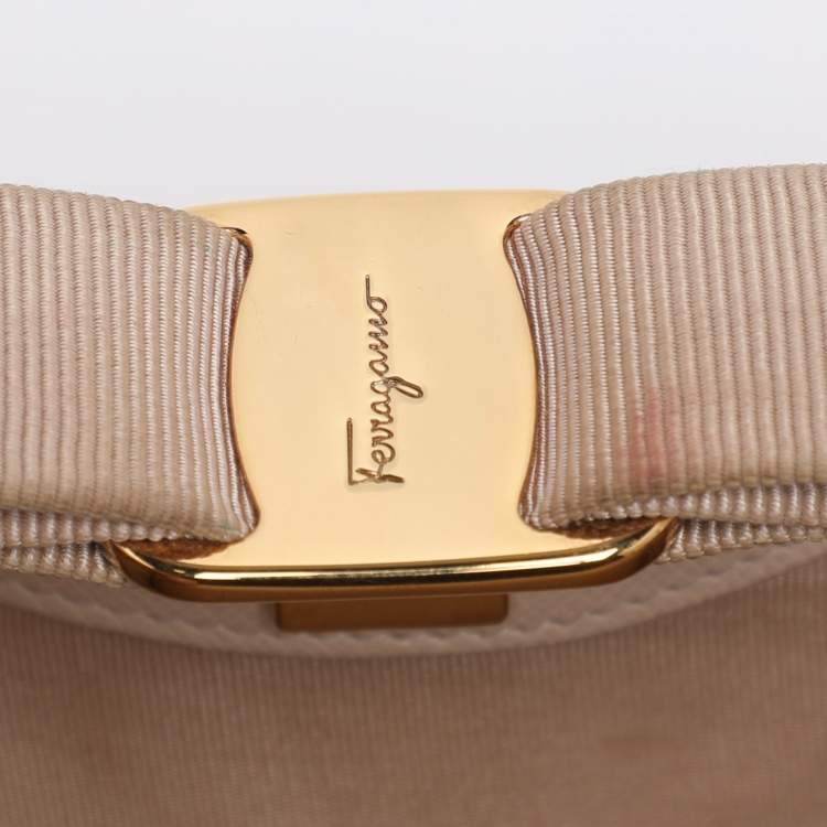 Pre Owned Salvatore Ferragamo Beige Leather Vera Piuma Chain Clutch