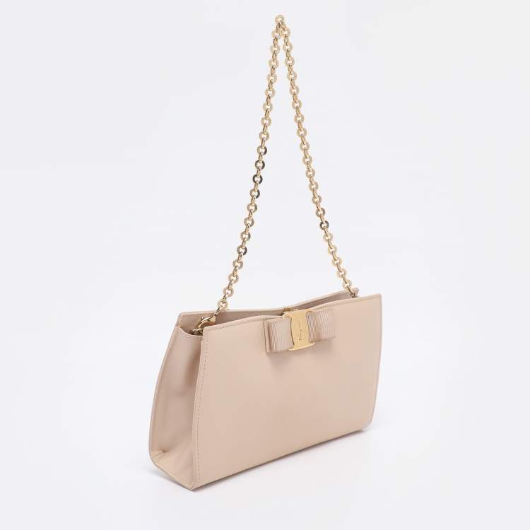 Pre Owned Salvatore Ferragamo Beige Leather Vera Piuma Chain Clutch