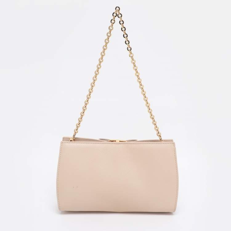 Pre Owned Salvatore Ferragamo Beige Leather Vera Piuma Chain Clutch