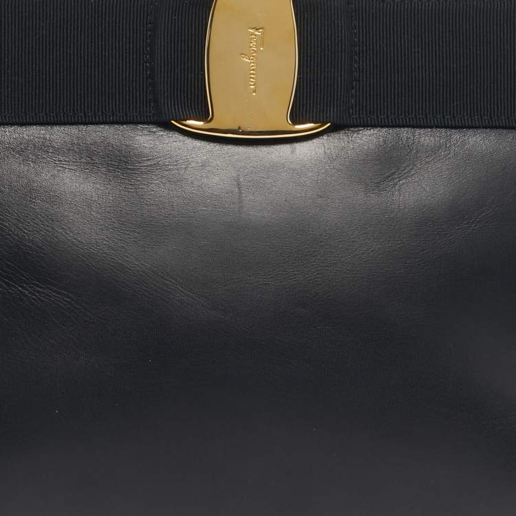 Pre Owned Salvatore Ferragamo Black Leather Vara Clutch