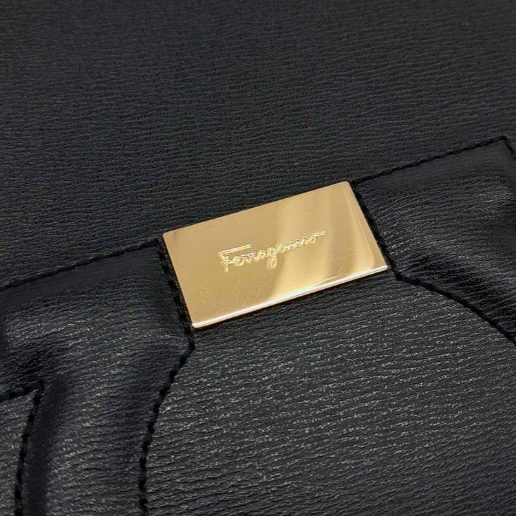 Pre Owned Salvatore Ferragamo Black Leather Gancini Clutch