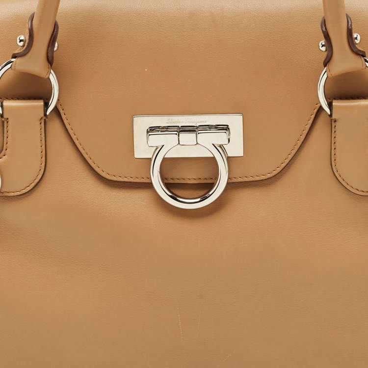 Pre Owned Salvatore Ferragamo Beige Leather Gancio Tote