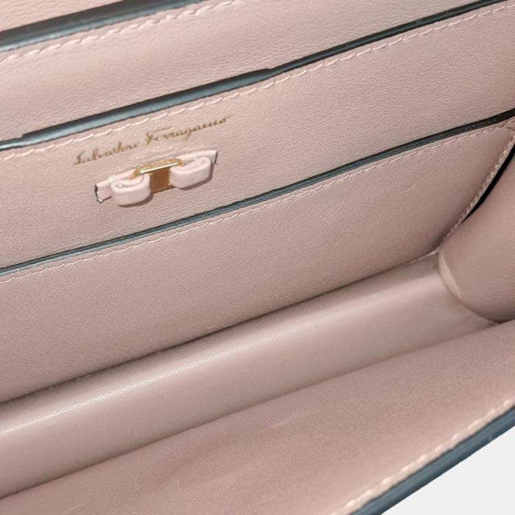 Pre Owned Salvatore Ferragamo Pink Leather Vara shoulder bag