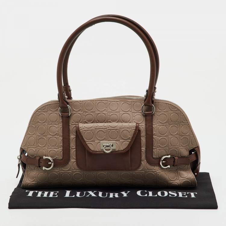 مملوكة مسبقًا Salvatore Ferragamo Beige/Brown Gancini Embossed Leather Zip Satchel