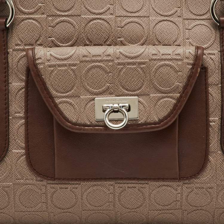مملوكة مسبقًا Salvatore Ferragamo Beige/Brown Gancini Embossed Leather Zip Satchel