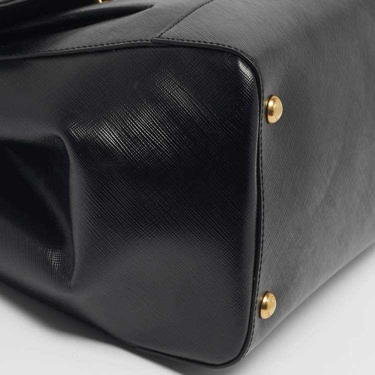 Pre Owned Salvatore Ferragamo Black Leather Carrie Top Handle Bag