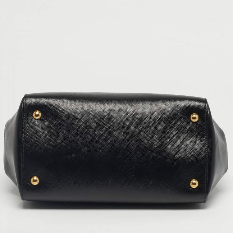 Pre Owned Salvatore Ferragamo Black Leather Carrie Top Handle Bag