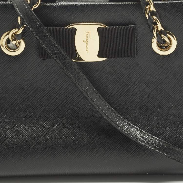 مملوكة مسبقًا Salvatore Ferragamo Melike Vara Bow Mini Black Leather Chain Tote