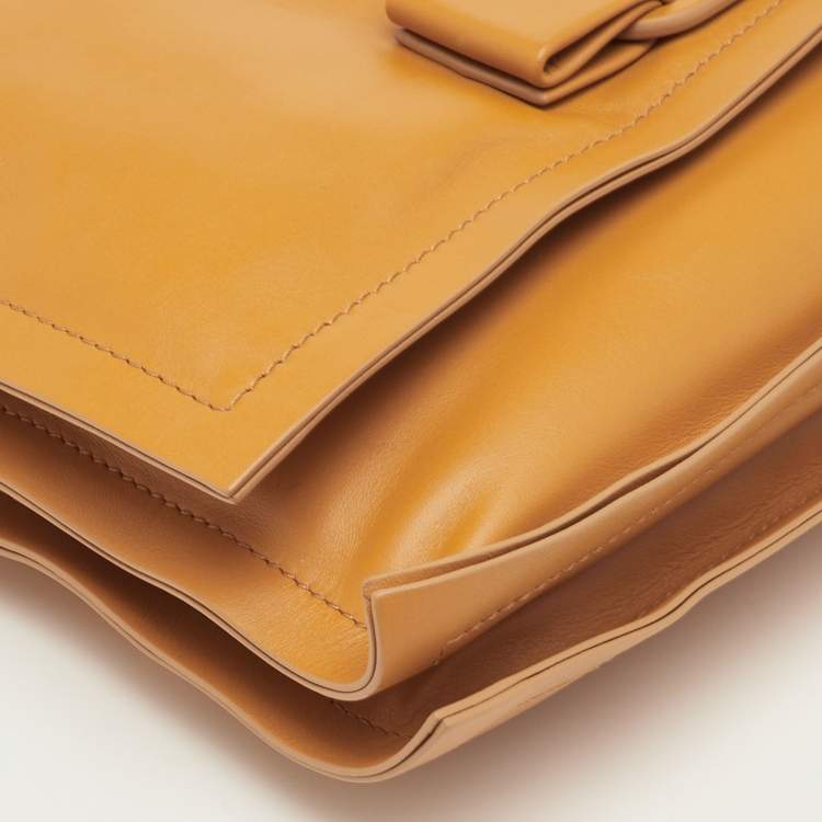 مملوكة مسبقًا Salvatore Ferragamo Viva Bow Mustard Padded Leather Shoulder Bag