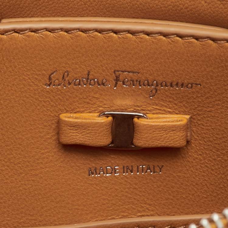 مملوكة مسبقًا Salvatore Ferragamo Viva Bow Mustard Padded Leather Shoulder Bag