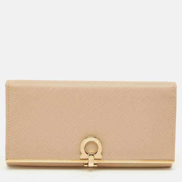 ممل وكة مسبقًا Salvatore Ferragamo Gancini Icona Beige Leather Continental Wallet