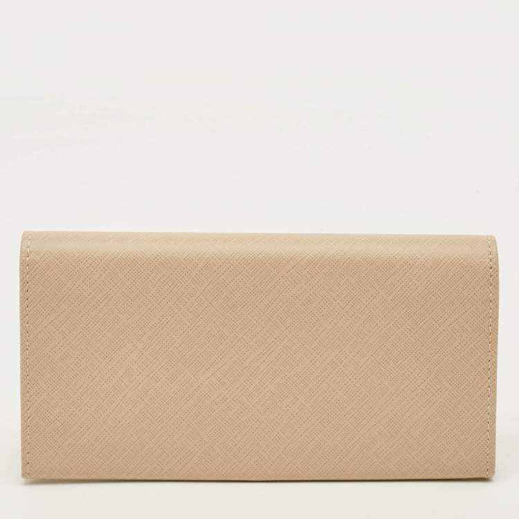 مملوكة مسبق ًا Salvatore Ferragamo Gancini Icona Beige Leather Continental Wallet