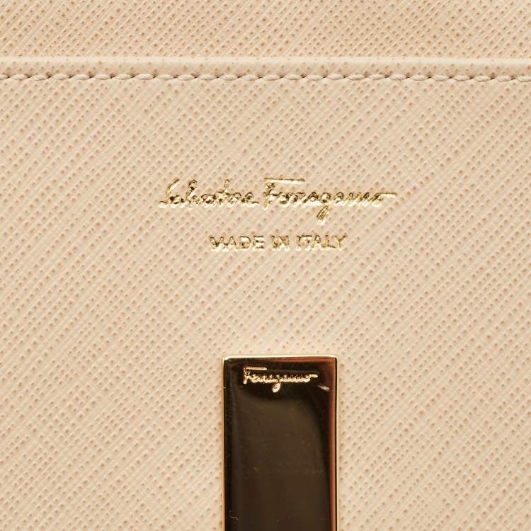 مملوكة مسبقًا Salvatore Ferragamo Gancini Icona Beige Leather Continental Wallet