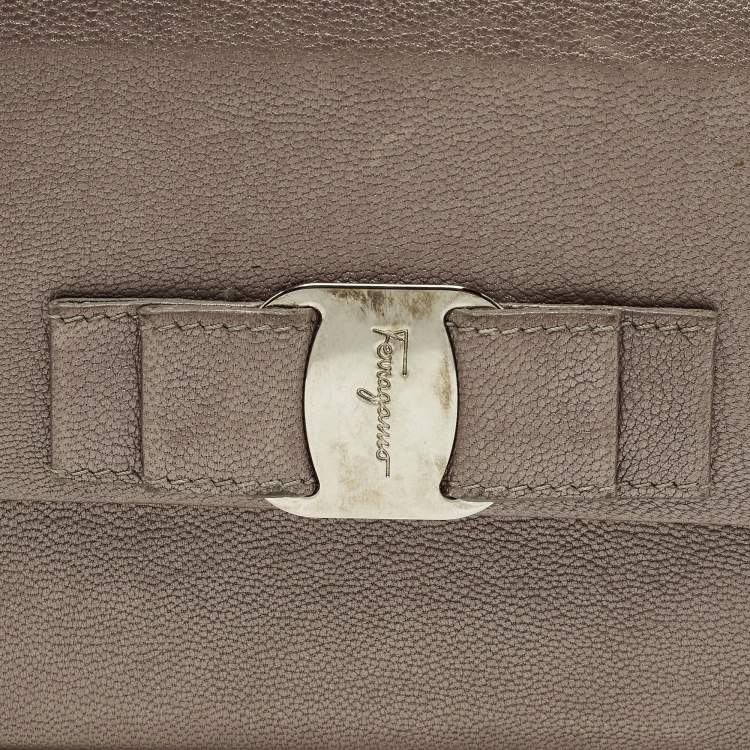 Pre Owned Salvatore Ferragamo Vara Bow Mauve Leather French Wallet