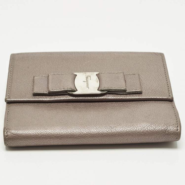 Pre Owned Salvatore Ferragamo Vara Bow Mauve Leather French Wallet