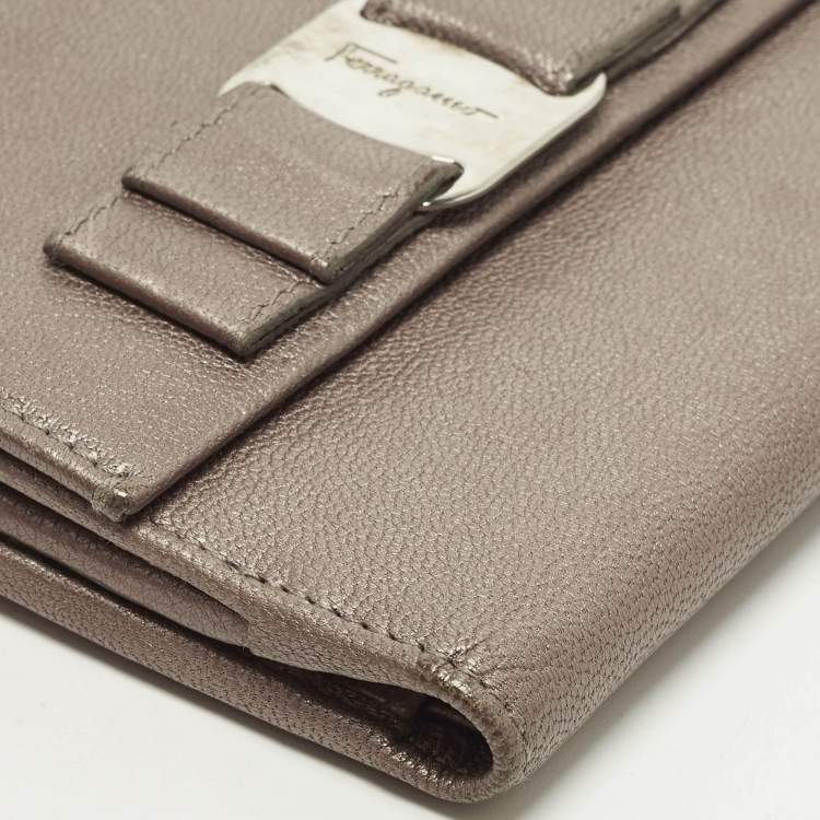 Pre Owned Salvatore Ferragamo Vara Bow Mauve Leather French Wallet