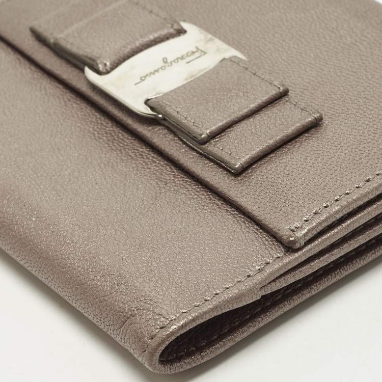 Pre Owned Salvatore Ferragamo Vara Bow Mauve Leather French Wallet