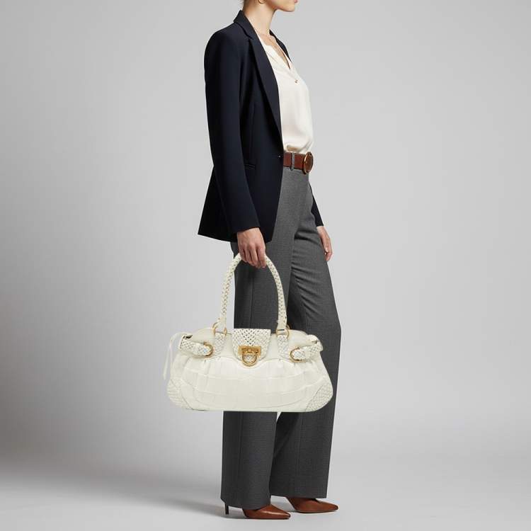 مملوكة مسبقًا حقيبة سالفatori فيراغامو ماريسا منقوشة جلد أبيض كروك