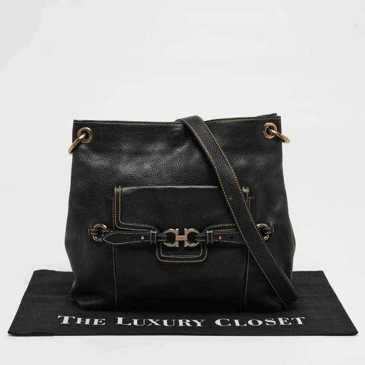 مملوكة مسبقًا حقيبة كتف سالفاتوري فيراغامو غانتشيني جلد سوداء