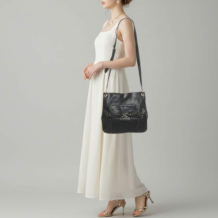 مملوكة مسبقًا حقيبة كتف سالفاتوري فيراغامو غانتشيني جلد سوداء