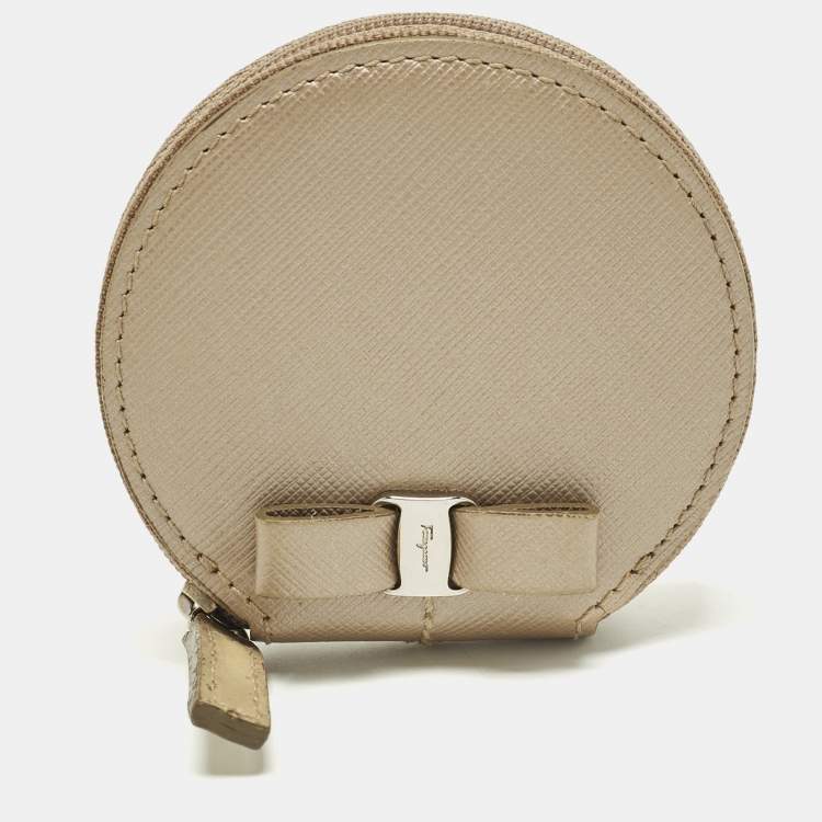 Pre Owned Salvatore Ferragamo Vara Bow Beige Leather Round Coin Purse
