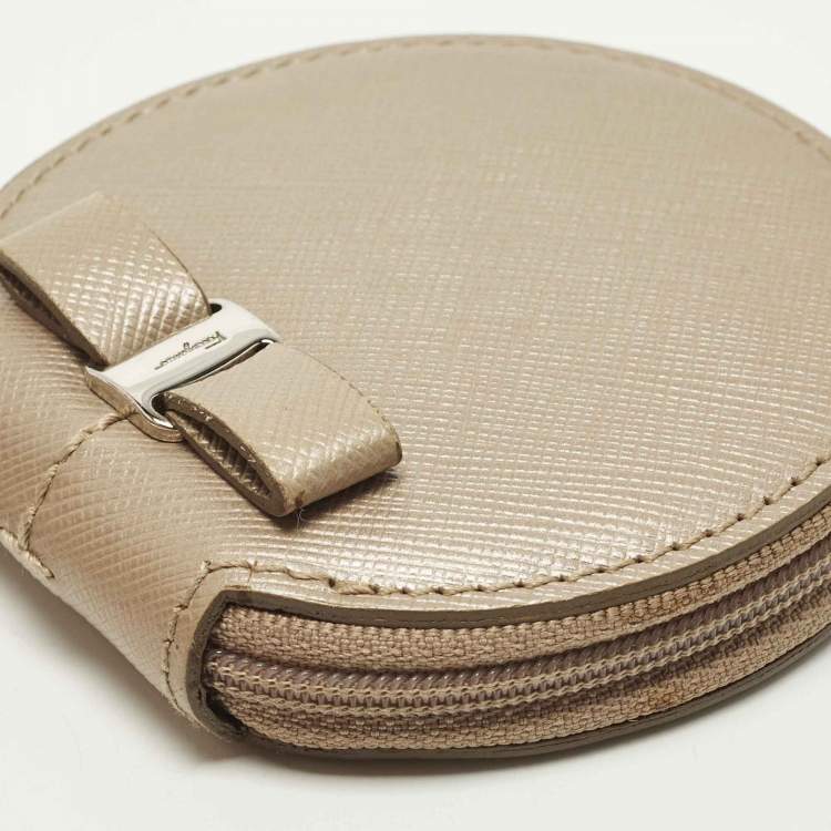 Pre Owned Salvatore Ferragamo Vara Bow Beige Leather Round Coin Purse