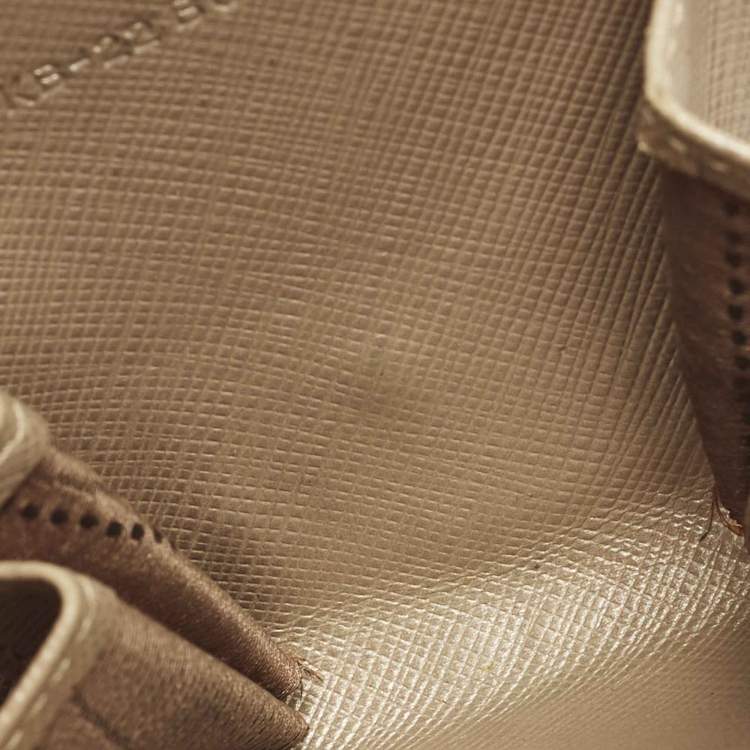 Pre Owned Salvatore Ferragamo Vara Bow Beige Leather Round Coin Purse