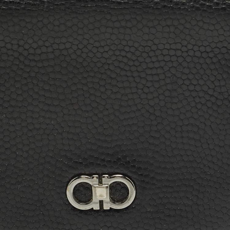 مملوكة مسبقًا Salvatore Ferragamo Gancini Black Leather Flap Card Case