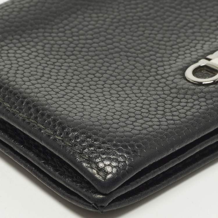 مملوكة مسبقًا Salvatore Ferragamo Gancini Black Leather Flap Card Case