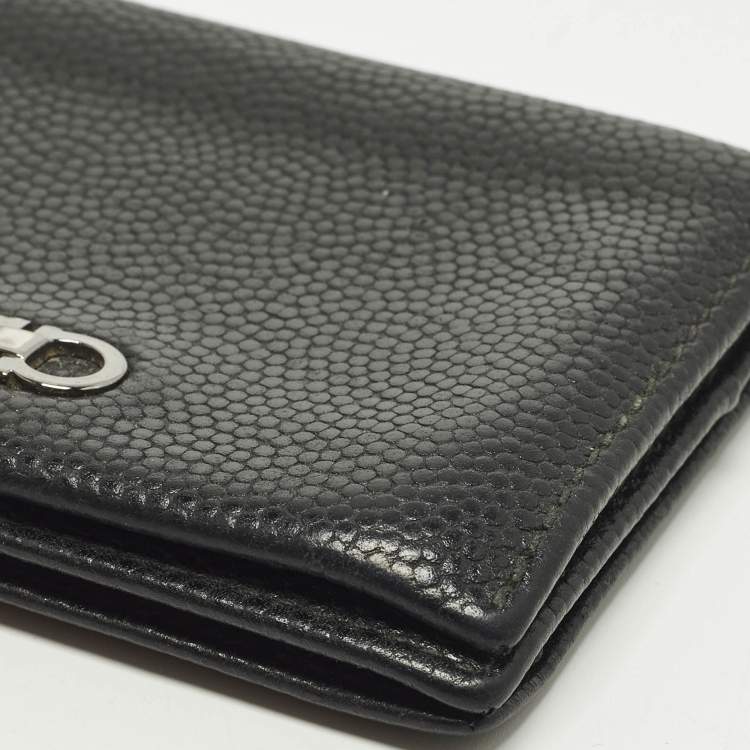 مملوكة مسبقًا Salvatore Ferragamo Gancini Black Leather Flap Card Case