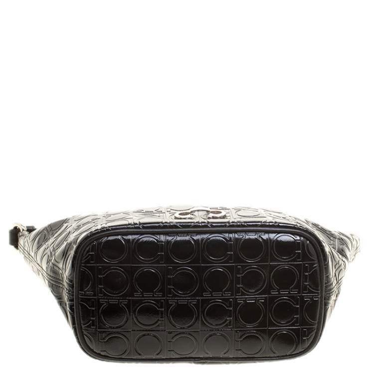 مملوكة مسبقًا Salvatore Ferragamo Black Gancio Embossed Patent Leather Hobo