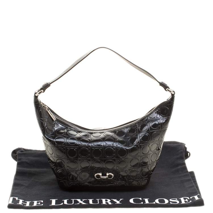 مملوكة مسبقًا Salvatore Ferragamo Black Gancio Embossed Patent Leather Hobo
