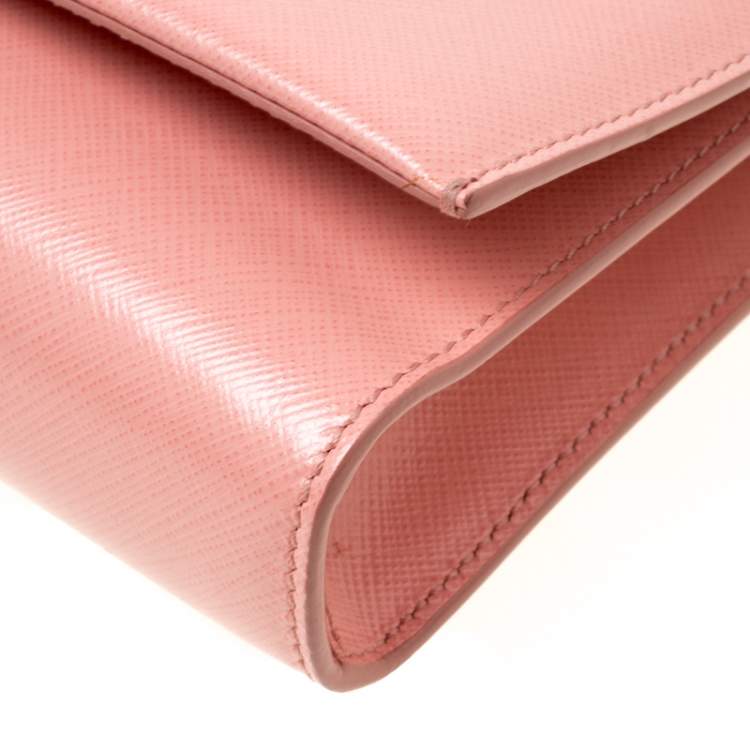 Pre Owned Salvatore Ferragamo Peach Leather Vara Bow Chain Clutch