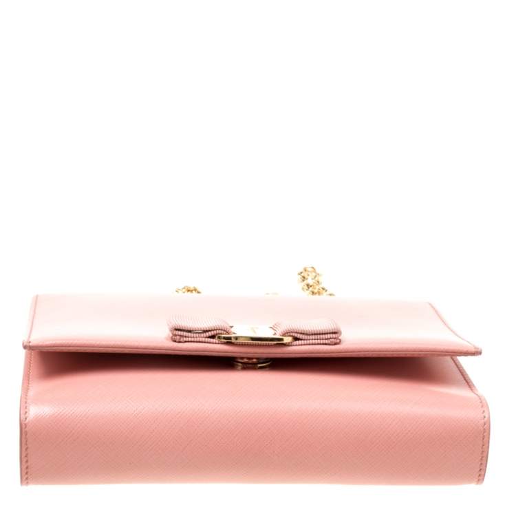Pre Owned Salvatore Ferragamo Peach Leather Vara Bow Chain Clutch