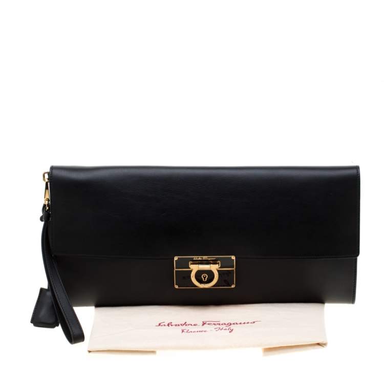 مملوكة مسبقًا Salvatore Ferragamo Black Leather Afef Gancio Clutch