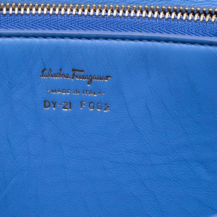 مملوكة مسبقًا Salvatore Ferragamo Blue/Gold Python Gancio Lock Shoulder Bag