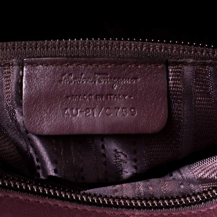 مملوكة مسبقًا Salvatore Ferragamo Burgundy Suede and Leather Clutch