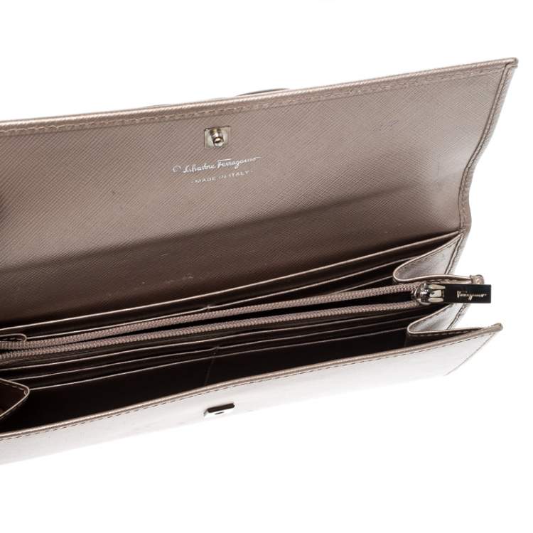 Pre Owned Salvatore Ferragamo Beige Metallic Leather Bow Continental Wallet