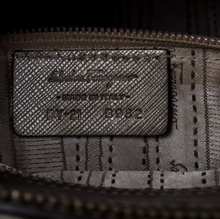 مملوكة مسبقًا Salvatore Ferragamo Olive Green Metallic Leather Small Briana Tote