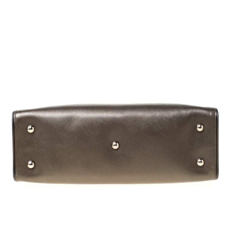 مملوكة مسبقًا Salvatore Ferragamo Olive Green Metallic Leather Small Briana Tote