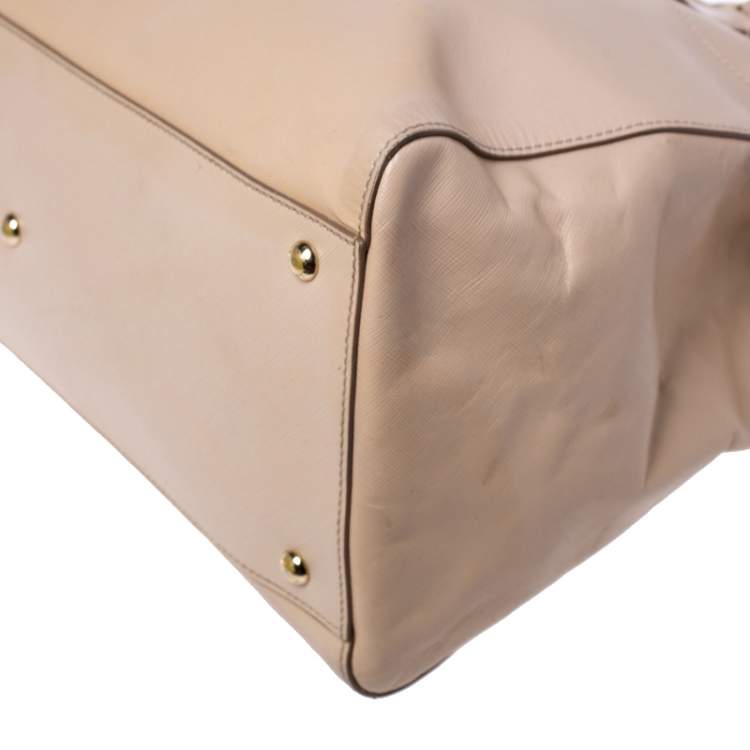 مملوكة مسبقًا Salvatore Ferragamo Beige Leather Batik Tote 