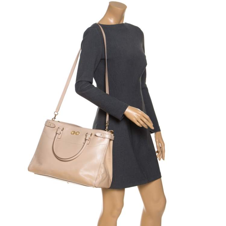 مملوكة مسبقًا Salvatore Ferragamo Beige Leather Batik Tote 