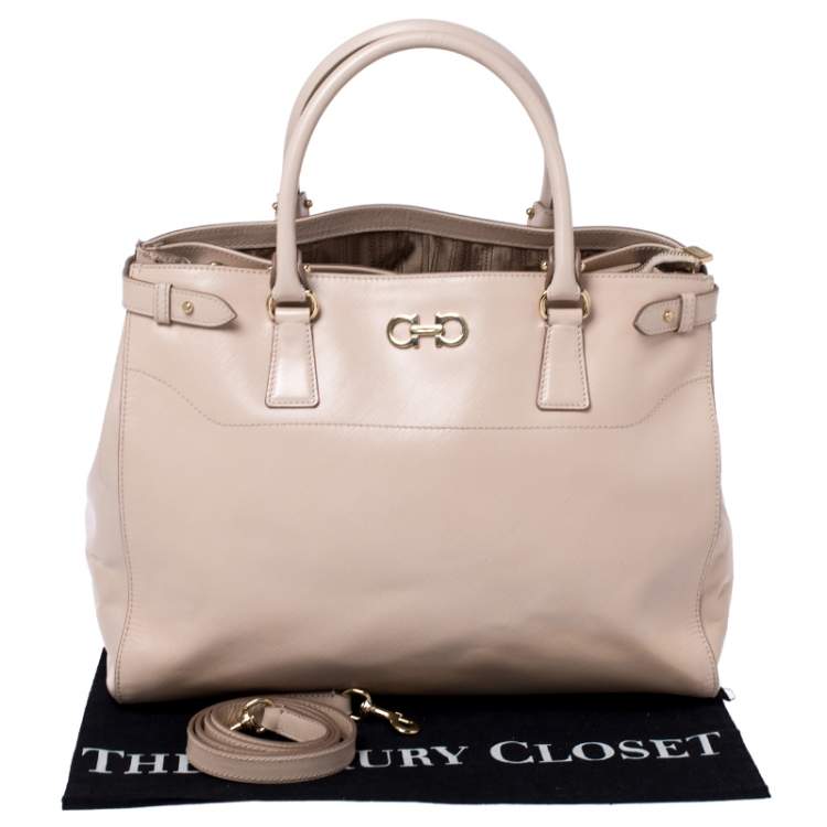 مملوكة مسبقًا Salvatore Ferragamo Beige Leather Batik Tote 