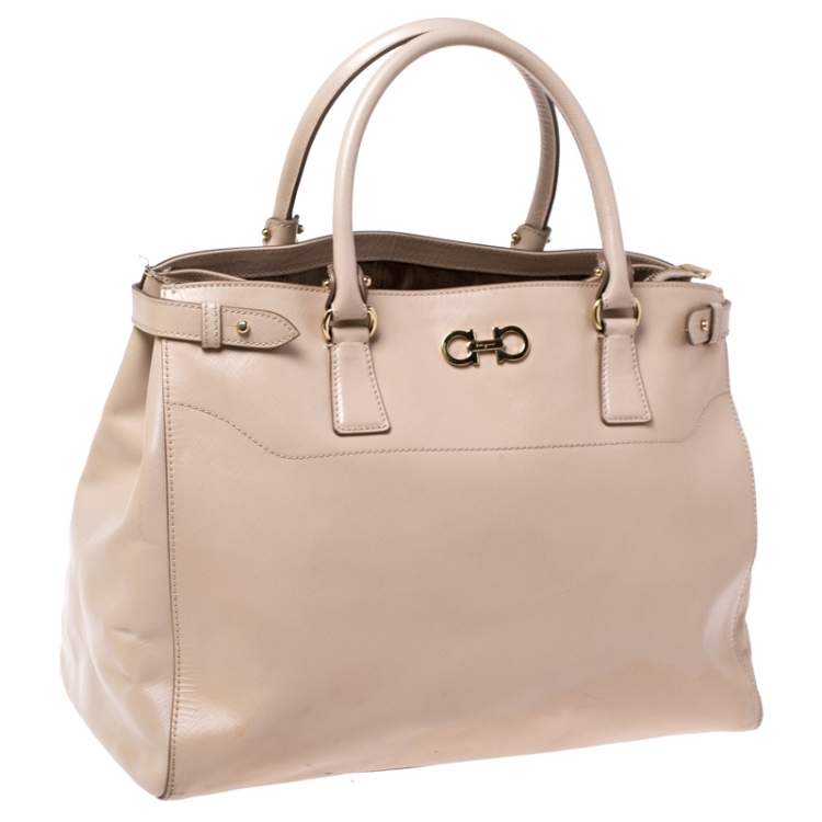 مملوكة مسبقًا Salvatore Ferragamo Beige Leather Batik Tote 